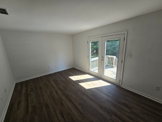 Building Photo - 6540 Commons Dr