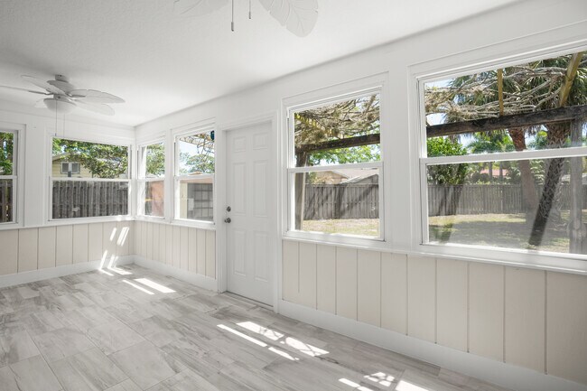 Building Photo - 693 Orange Blossom Dr
