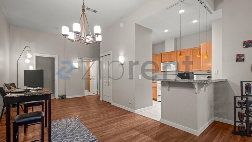 Building Photo - Unit 114