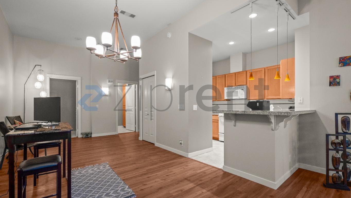 Building Photo - Unit 114