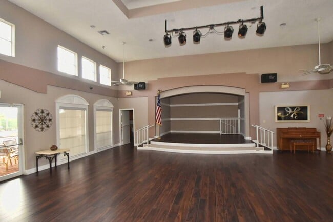 Building Photo - 18196 Clear Brook Cir