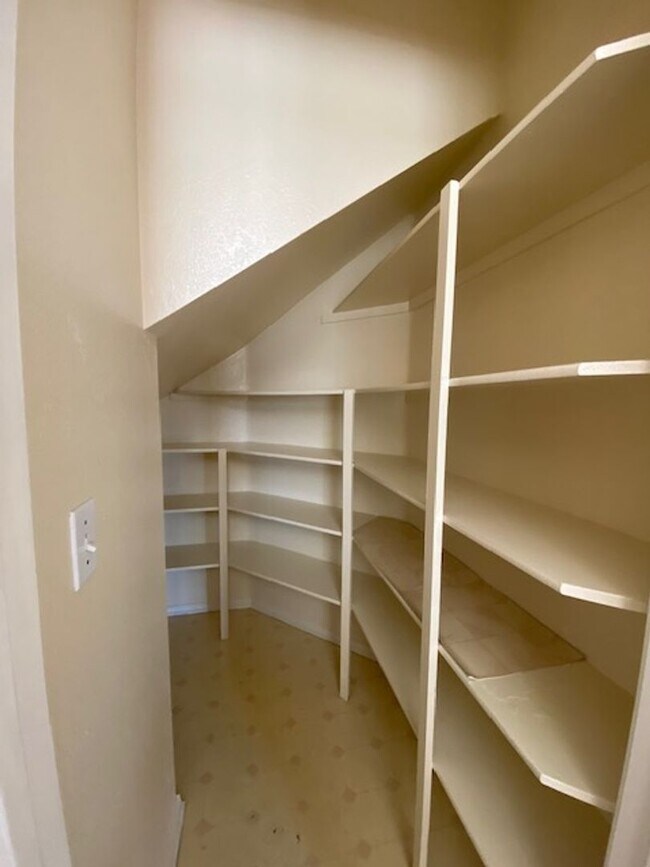 Building Photo - Moreno Valley 4 Bedroom Home Located in Sunnymead Ranch