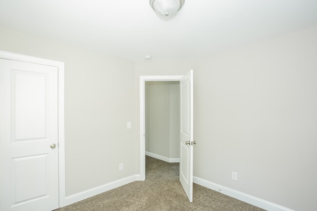 Building Photo - 104 High Ave SW