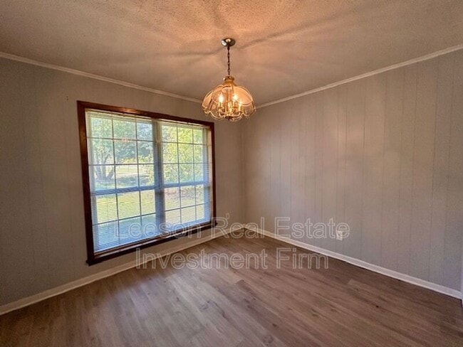 Building Photo - 302 Avenida Dr