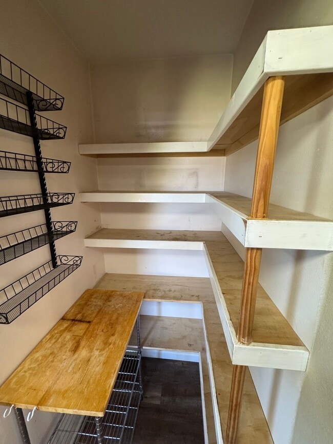 Building Photo - 2 Bedroom 1 Bathroom ADU