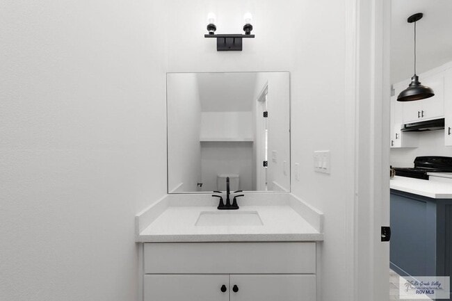 Building Photo - 405 Lion's Villa Ave