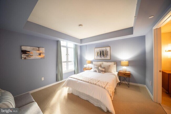 Building Photo - 1025 1st St SE