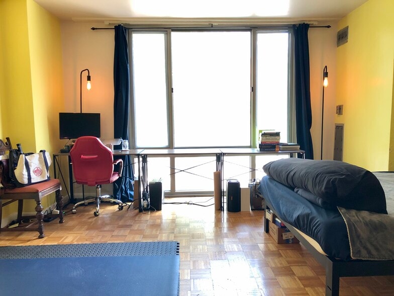Living Room - 950 25th St NW