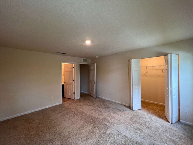 Building Photo - Charming 3-Bedroom Townhome for Rent in De...