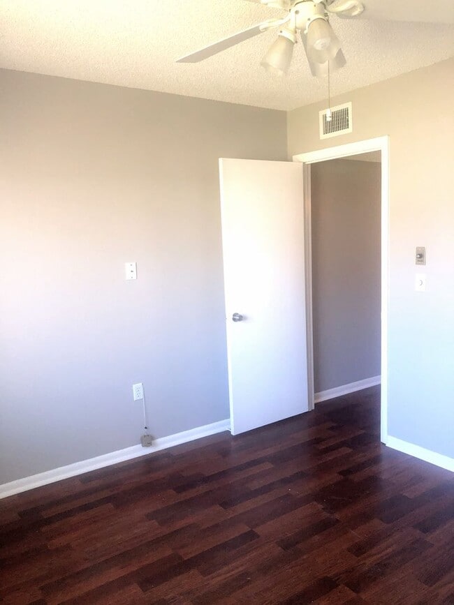 Building Photo - 5942 Peregrine Ave