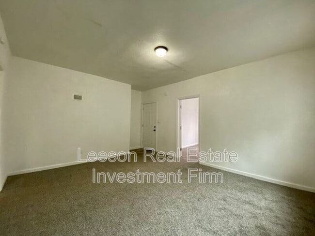 Building Photo - 3042 Fulton St