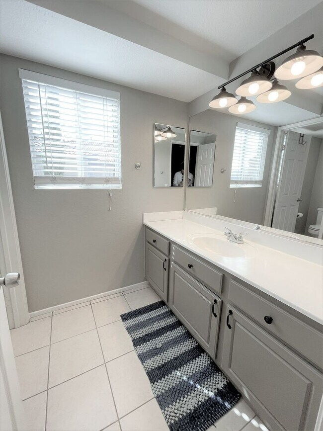 Building Photo - Desirable Old School Housing Community 3 bed x 2.5 Bath 2411 Sqft - Gated Community!!!