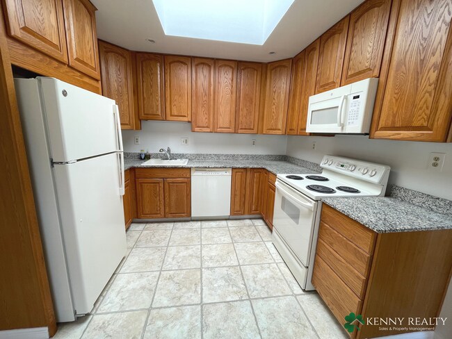 Building Photo - Three Bedroom Home with Lots of Common Area in Sunshine Gardens in SSF