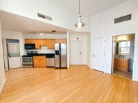 Building Photo - Modern and Bright 1 BR 1 BA in 16th St Heights