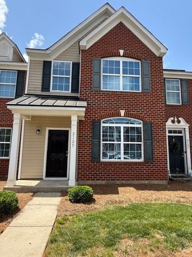 Primary Photo - Beautiful 3 Bedroom 2.5 Bath Townhome in G...