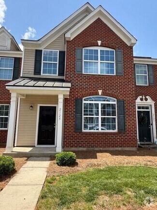Building Photo - Beautiful 3 Bedroom 2.5 Bath Townhome in G...