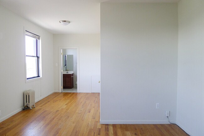 Building Photo - 11000 E Jefferson Ave