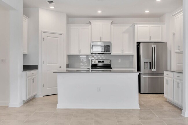 Building Photo - Stunning 4BR Eastham Plan in Pine Glen | Solar Home with Resort-Style Amenities in St. Cloud, FL