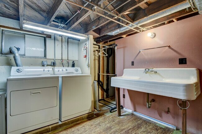 Building Photo - 307 N 31st St