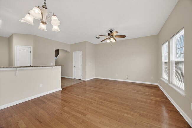 Building Photo - Beautiful Townhome in Biscayne Bay!