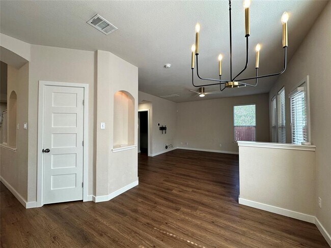 Building Photo - 10501 Wylie Dr