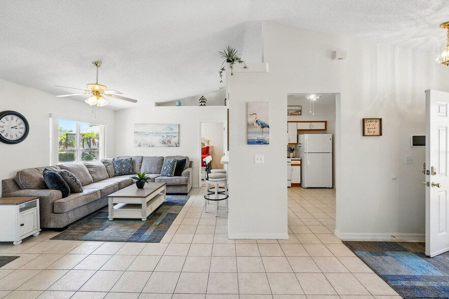 Building Photo - 15013 Margaux Dr