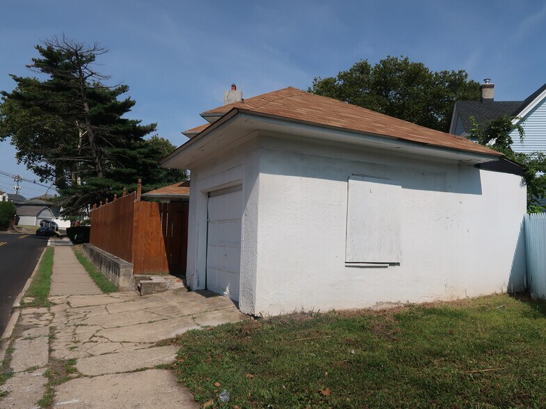 Building Photo - 1286 Oakwood Ave
