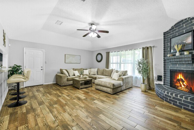 Building Photo - 710 Razee Ct