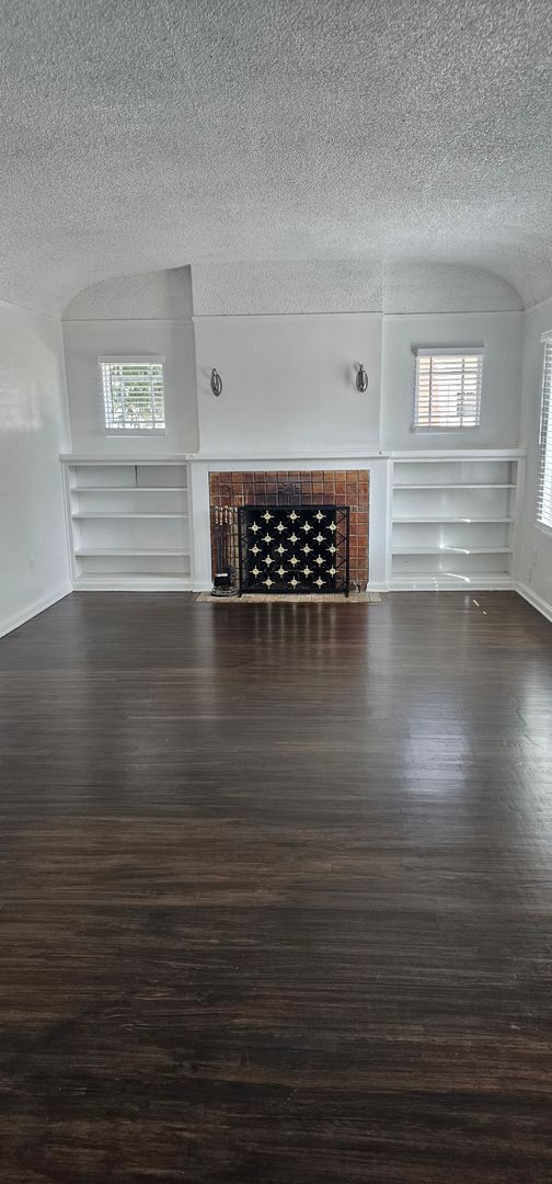 Building Photo - Half Acre Totally Remodeled House...