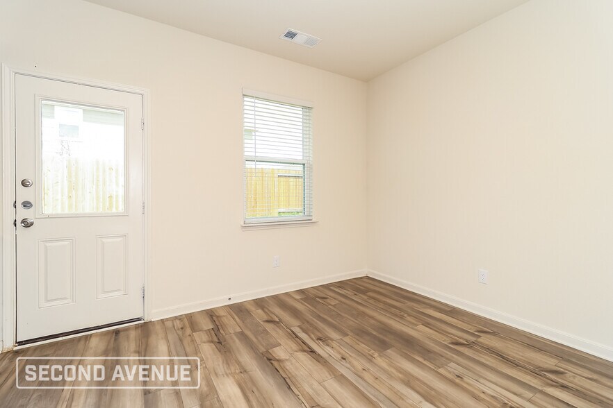 Building Photo - 1329 Woodwinds Dr