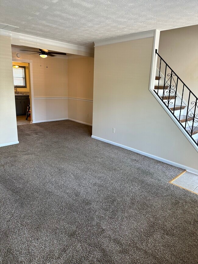 Building Photo - 3500 Warwick Dr