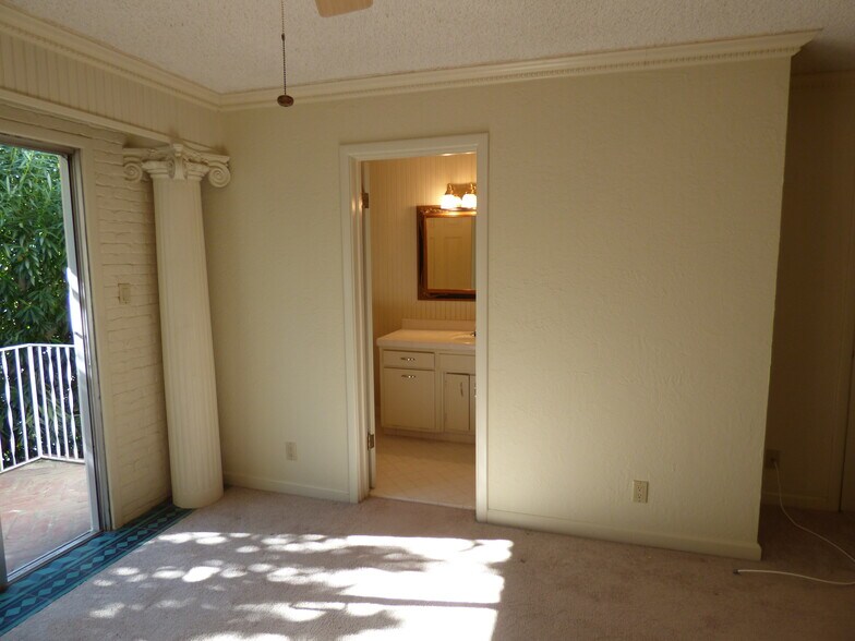 Master Bath - 6016 S Land Park Dr