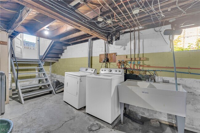 Building Photo - 1347 Marlowe Ave