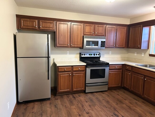 Building Photo - 2 Bed Single Level Duplex in Grain Valley