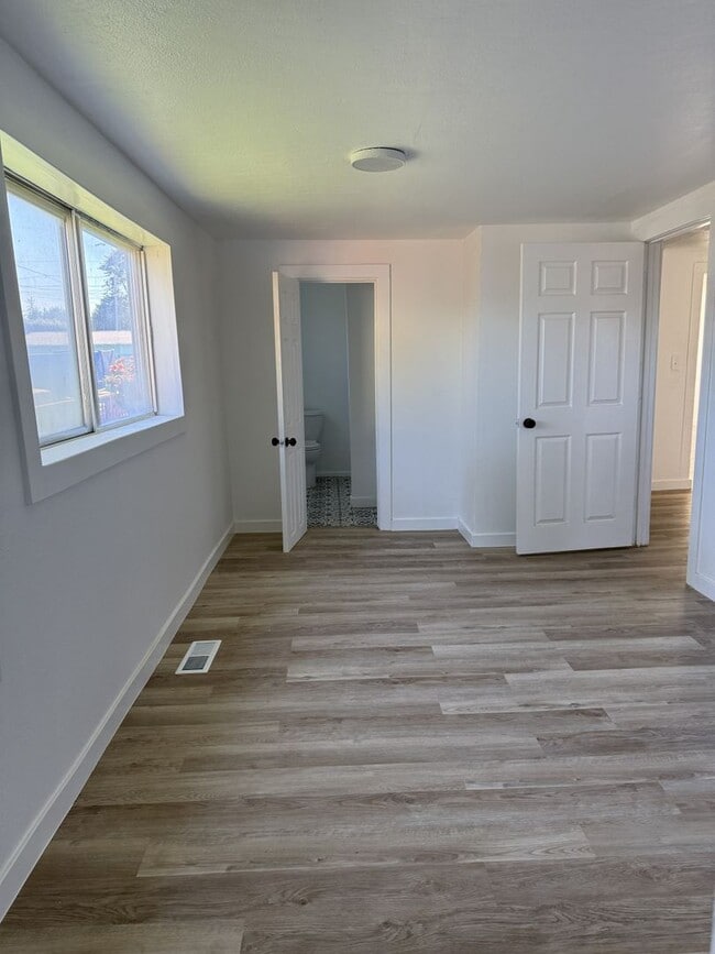 Building Photo - Spacious 4 Bed/2 bath North Bend Charmer