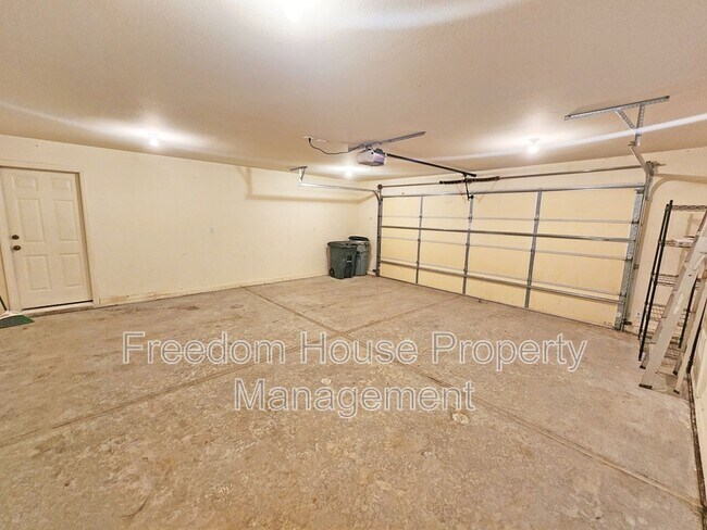 Building Photo - 3120 E Easy St
