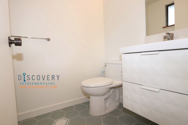 Building Photo - Montclair Four Bedroom Contemporary Late 20th Century Home