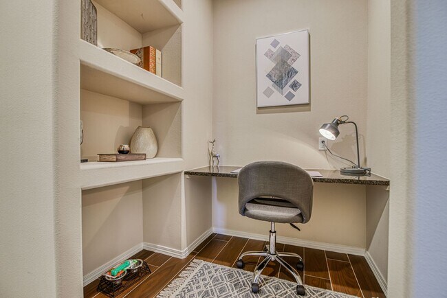 Building Photo - Westside area for Short or Long Term Rental(Completely Furnished) Beautiful 3 bed/2.5 baths