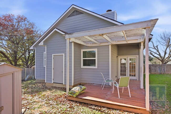 Building Photo - 2104 Cervin Blvd