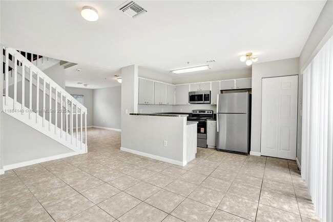 Building Photo - 5441 SW 41st St