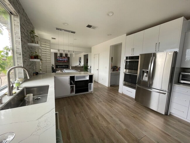 Building Photo - 3800 Venus Ct