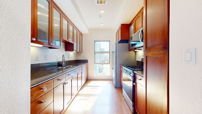 Building Photo - Beautiful Emeryville Townhome Available!