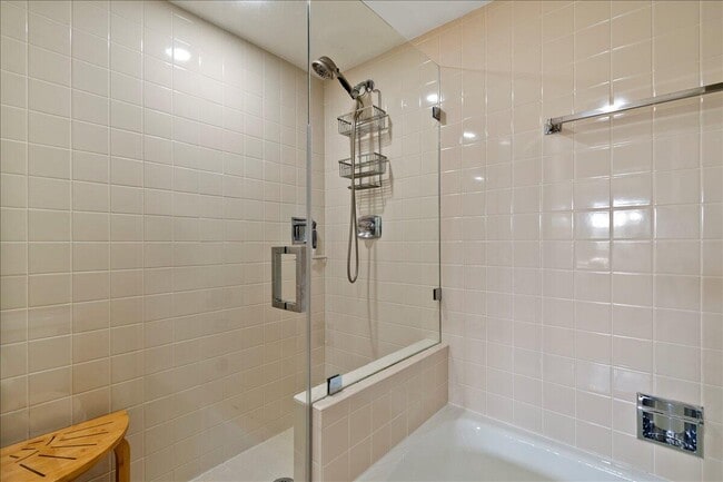 Building Photo - 143 Bay Colony Dr N