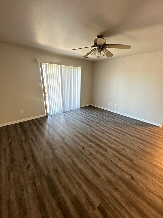 Large family room with fan and sliding door to patio - 4300 Arrow Tree Dr
