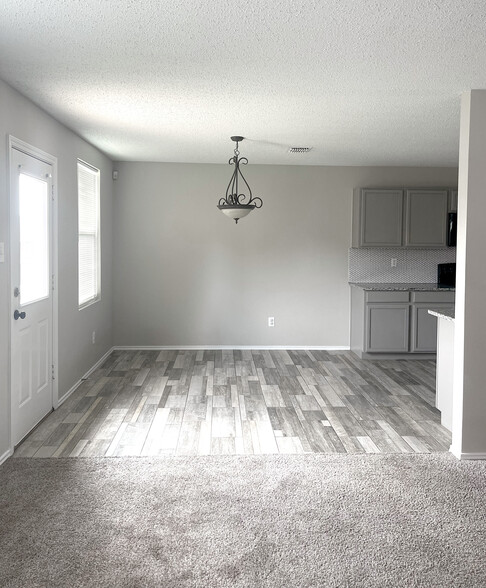 Living looking to back door/eat-In dining - 1419 Windy Meadows Dr