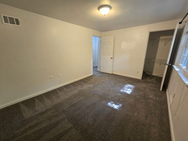 Building Photo - 3 Bedroom Townhouse in Hempfield School Di...