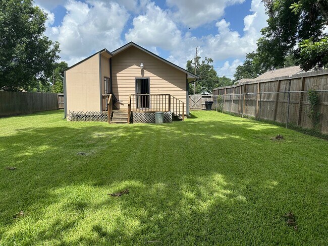 Building Photo - 3914 Kashmere St