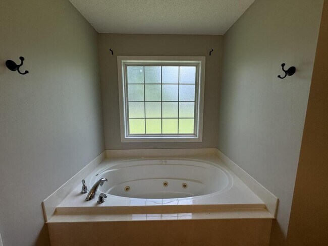 Building Photo - 204 Mahan Dr