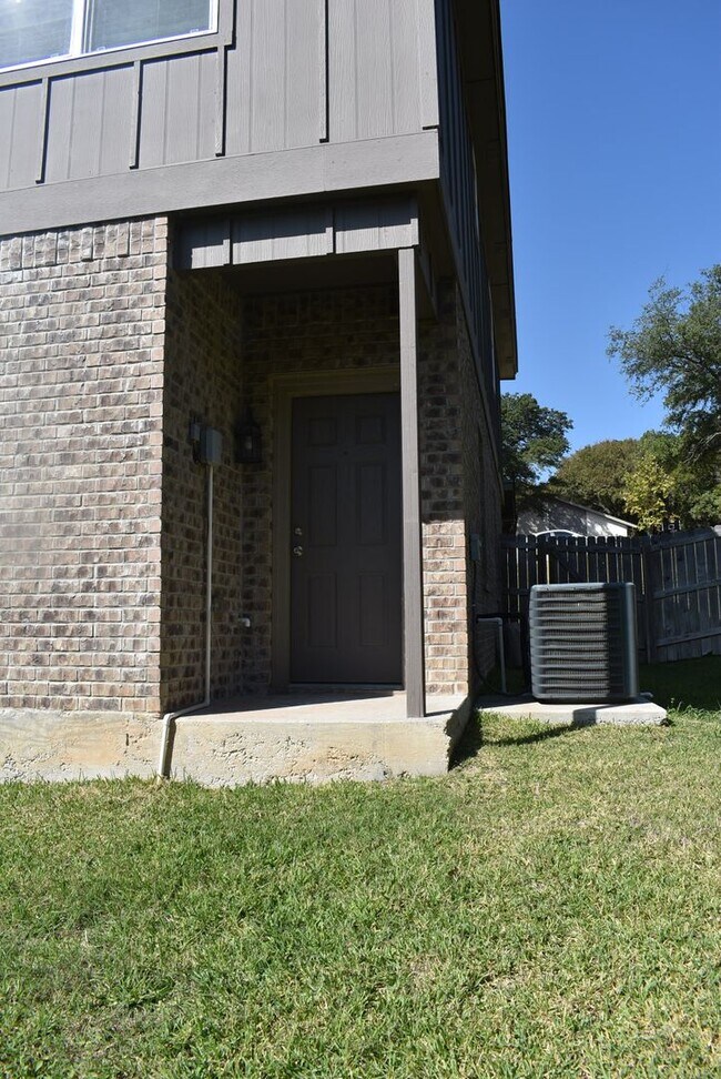 Building Photo - 105 Stone Canyon Ct