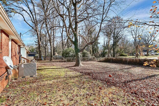 Building Photo - 2921 Ravencroft Dr